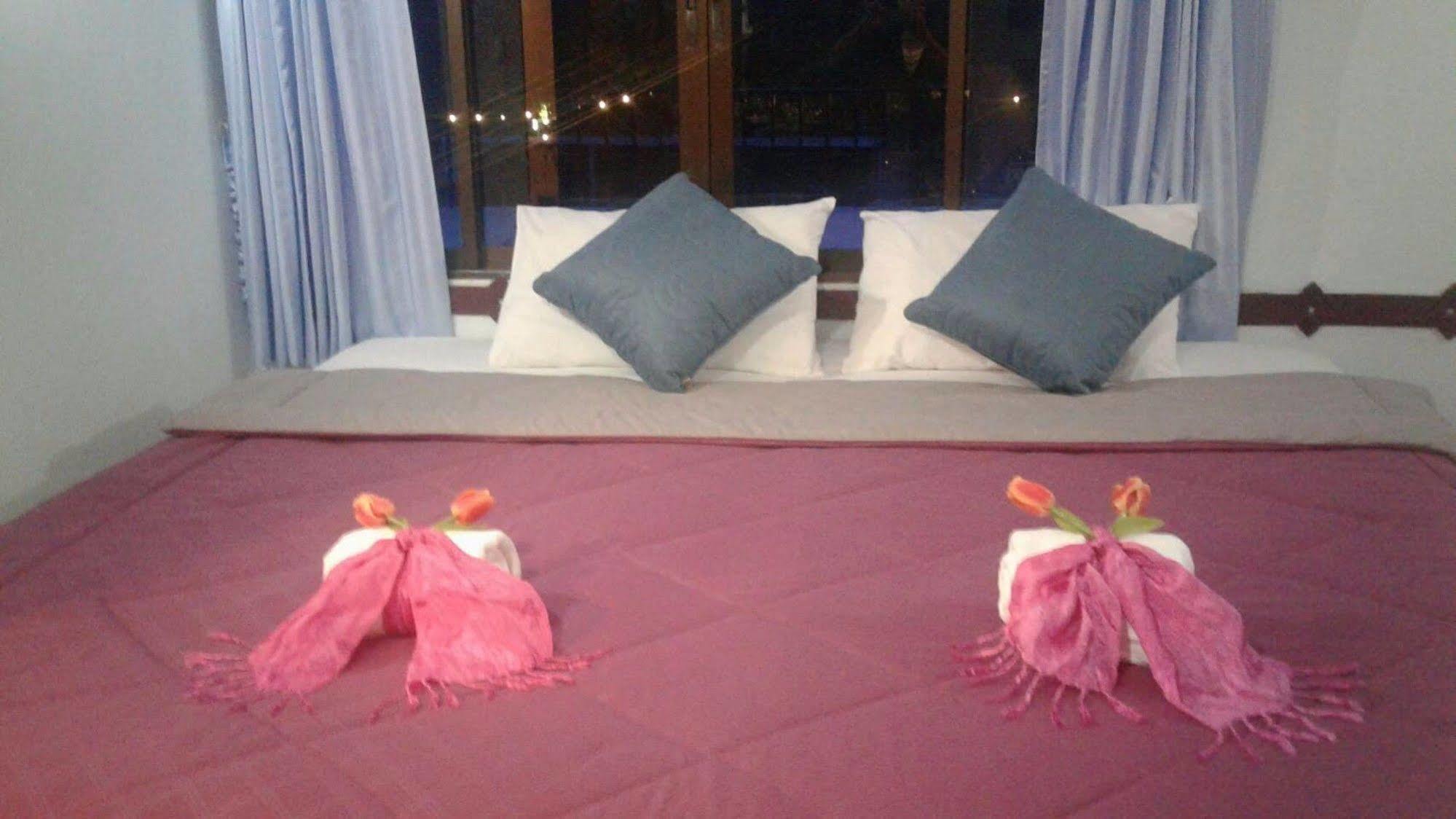 Khaolak Traveller Lodge เขาหลัก ภายนอก รูปภาพ